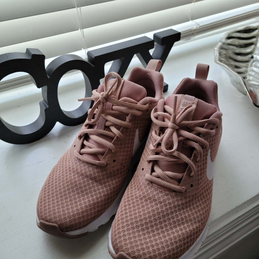 Nike sneakers - Picture 2 of 3